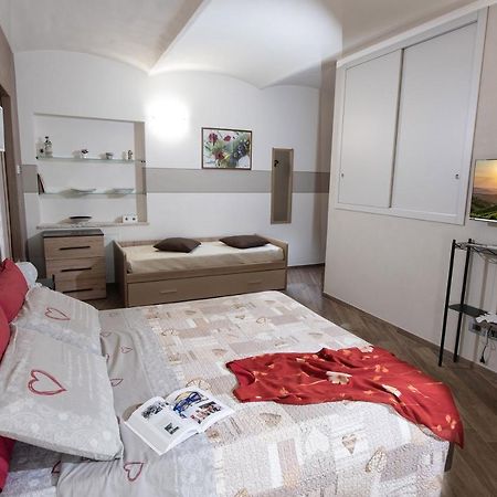 Il Cortiletto Apartment Verduno Bagian luar foto
