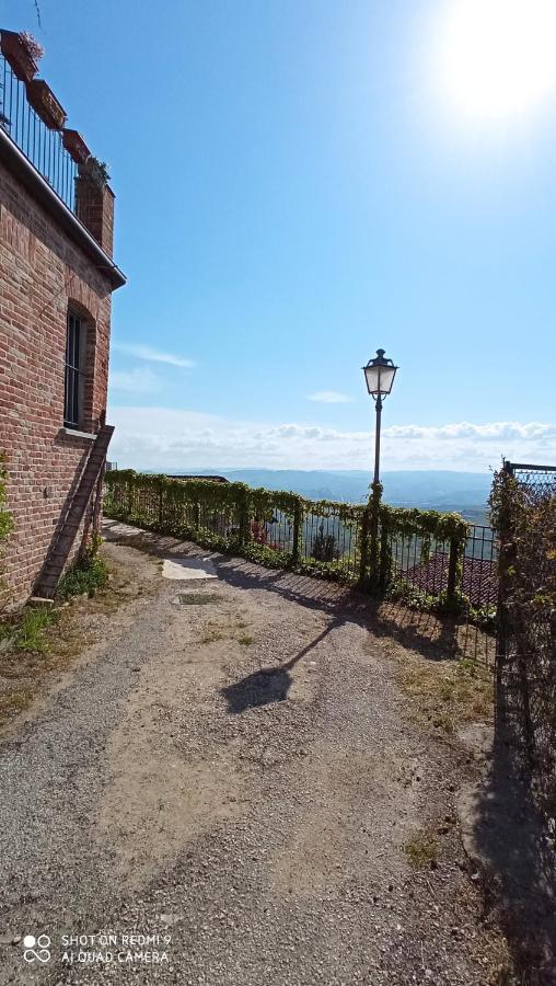 Il Cortiletto Apartment Verduno Bagian luar foto