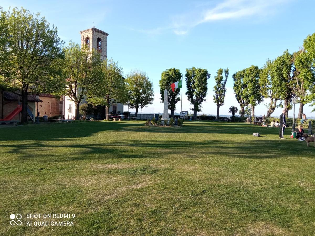 Il Cortiletto Apartment Verduno Bagian luar foto