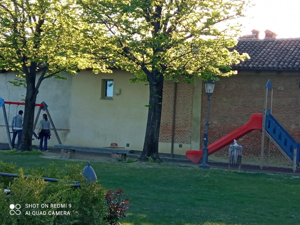 Il Cortiletto Apartment Verduno Bagian luar foto