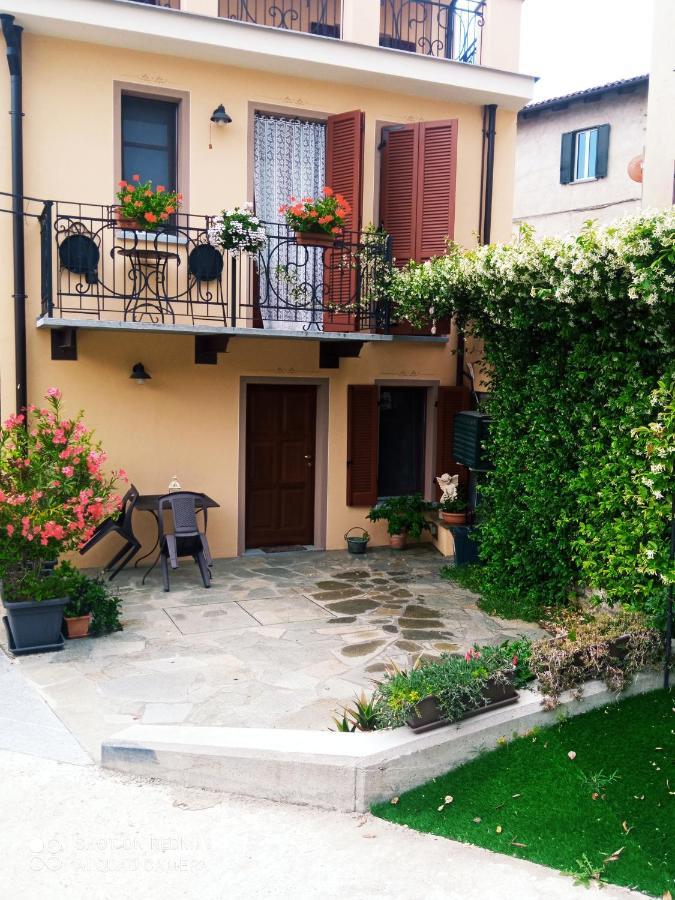 Il Cortiletto Apartment Verduno Bagian luar foto